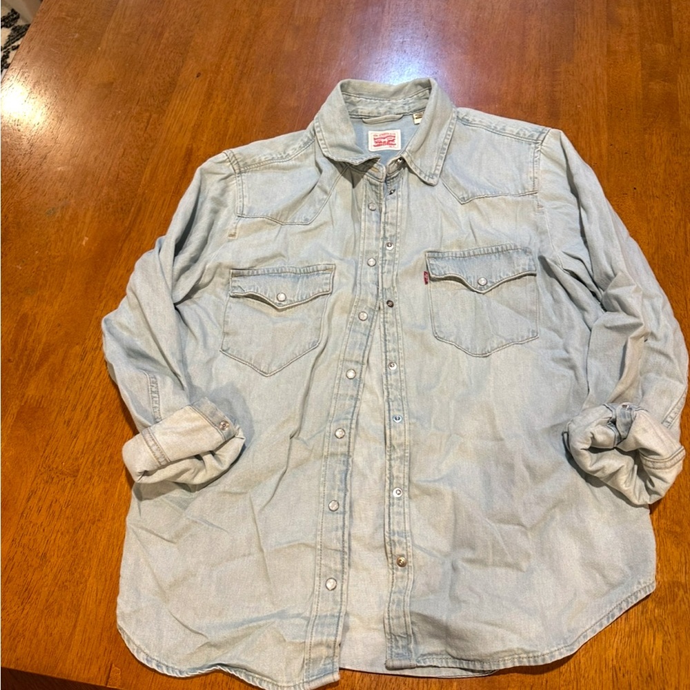 Women’s Levi button up.